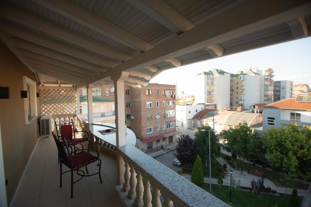 Vila Mariss Korce Buitenkant foto