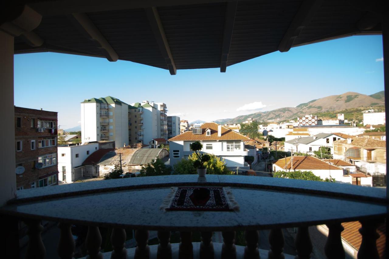 Vila Mariss Korce Buitenkant foto