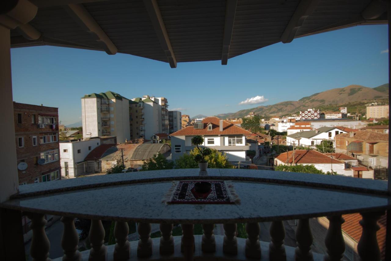 Vila Mariss Korce Buitenkant foto